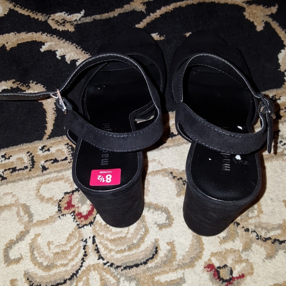Heels - Picture 4 of 4